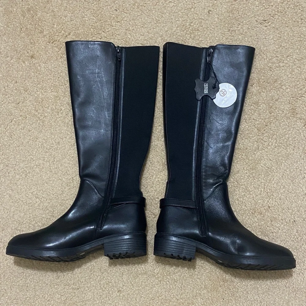 NWOB GIANI BERNINI Barnibee Boots Women's Size 6M